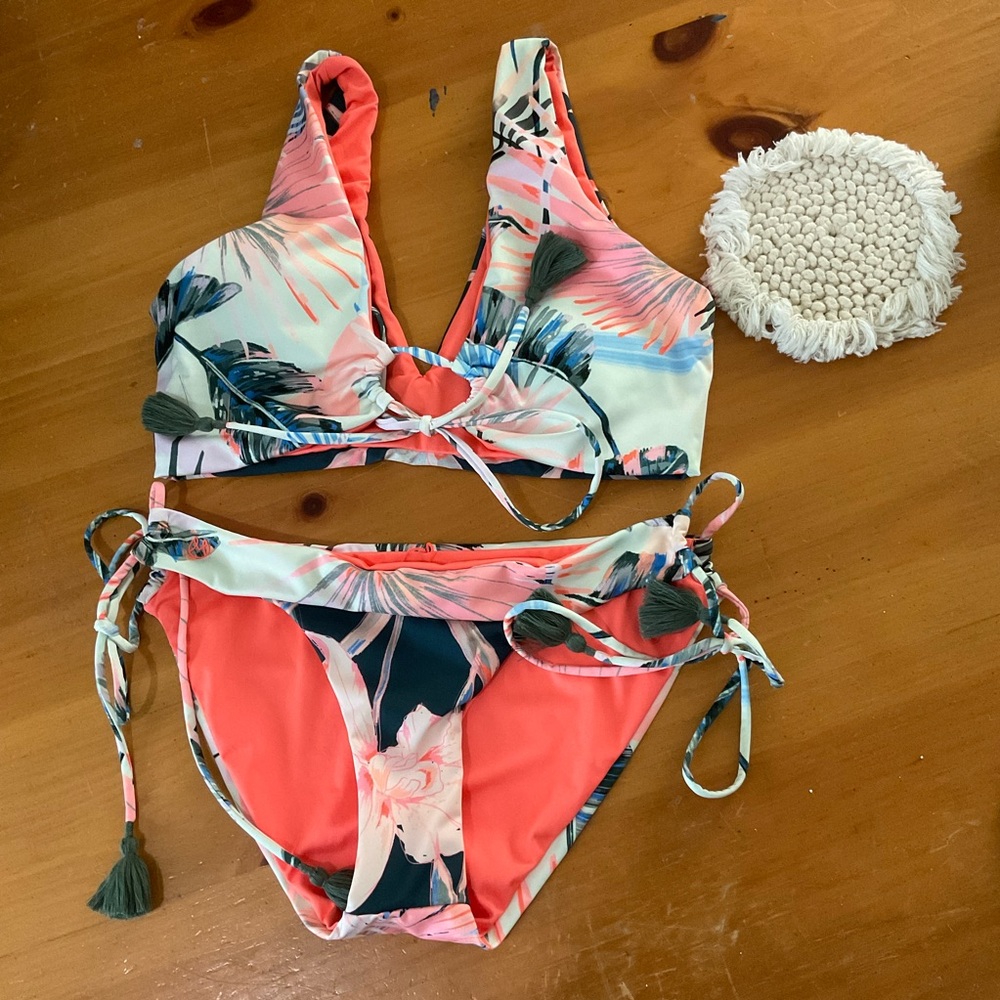NWOT Maaji Tropical Floral Bikini Set Medium